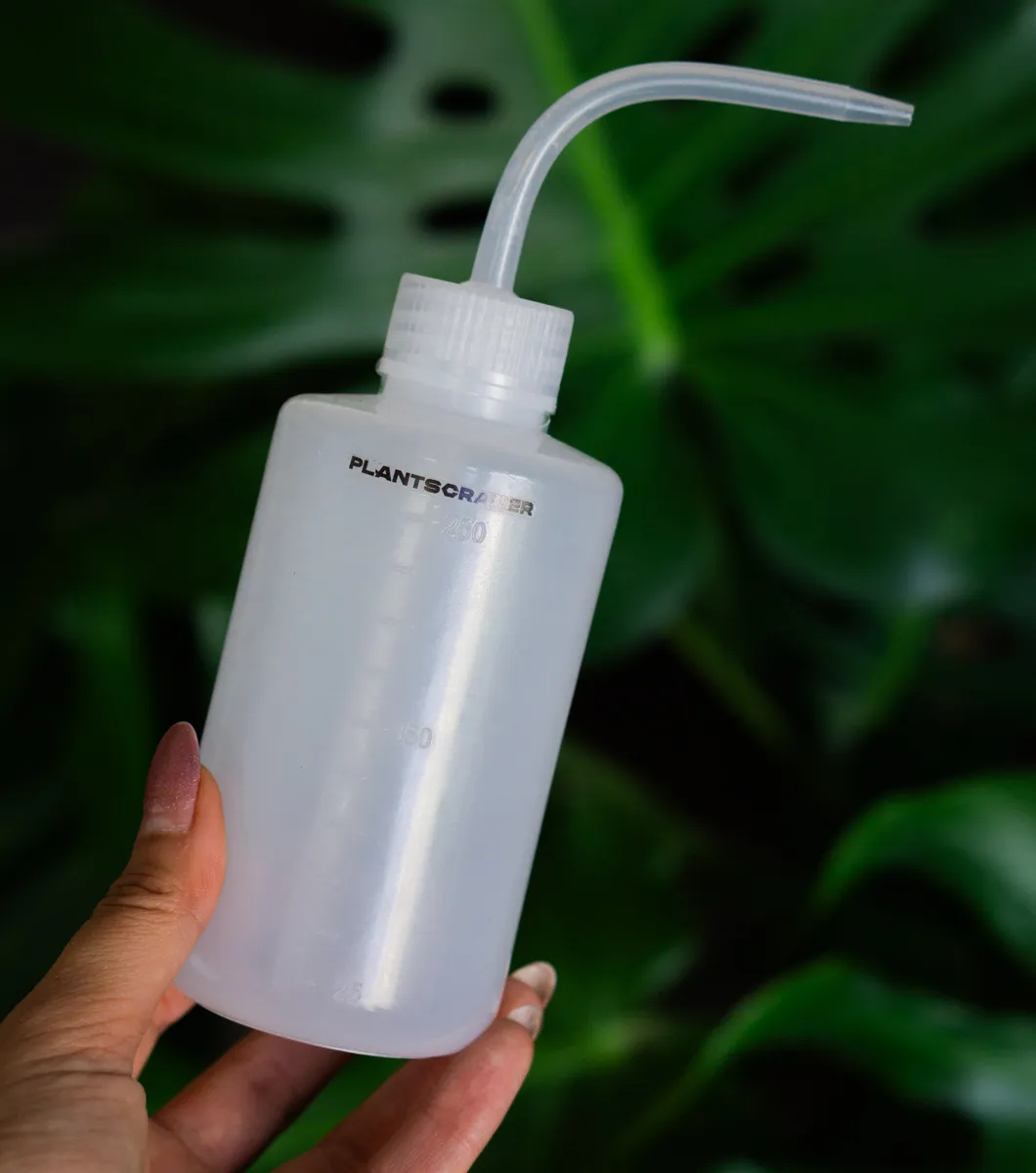 Fľaštička na polievanie rastlín a tyčí Plantscraper