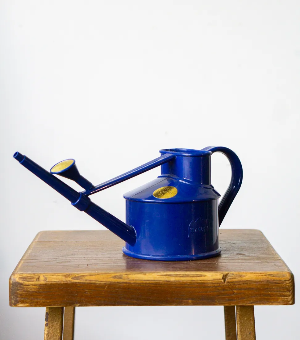 HAWS plastová krhla s kropítkom Langley Blue – 700 ml