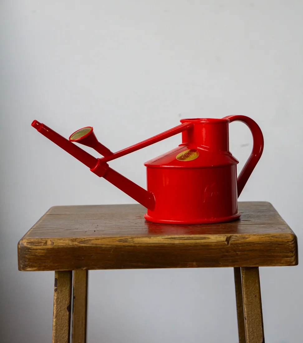 HAWS plastová krhla s kropítkom The Langley Sprinkler Red – 700 ml