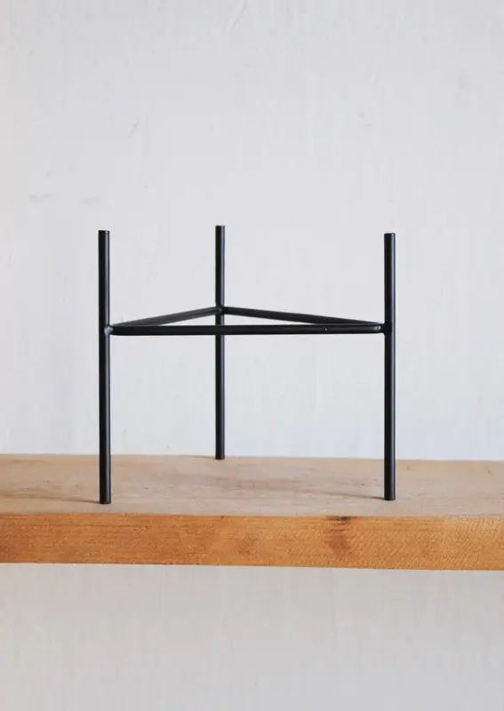 Kovový stojan na kvetináč