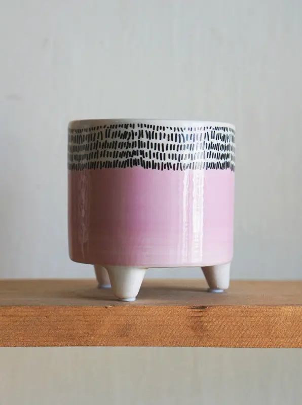 Keramický kvetináčik na nôžkach (Ružový)